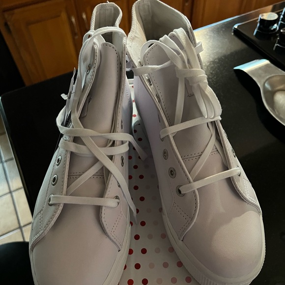 Women’s Size 10 US Superga leather white high top shoes - Picture 4 of 4